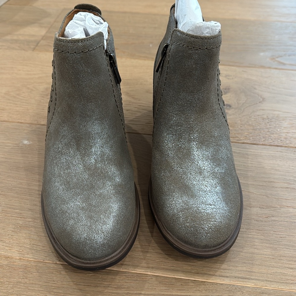 Clarks Boots - Picture 2 of 5